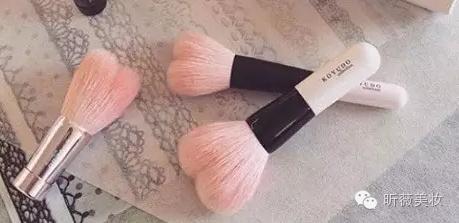化妆这么久竟然还分不清化妆工具,化妆多年底妆还是搞不明白