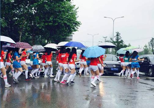 端午节刷爆朋友圈的美女足球宝贝原来是她们!