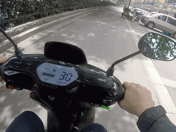 城市穿梭小精灵电动车,小牛电动车m1深度试驾体验