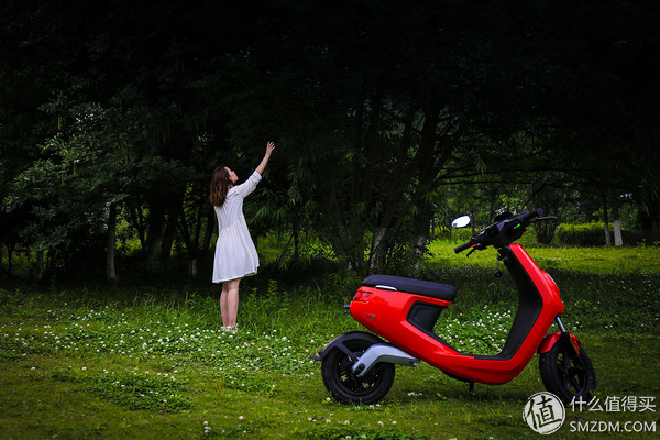 城市穿梭小精灵电动车,小牛电动车m1深度试驾体验