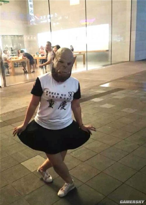 魔兽首映现场欢呼视频,魔兽首映遇蓝屏尴尬