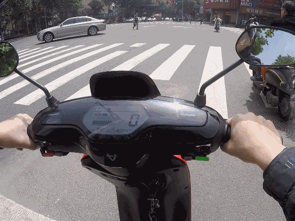 城市穿梭小精灵电动车,小牛电动车m1深度试驾体验