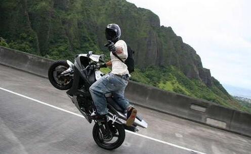 不握把手骑车视频,不握把手骑摩托