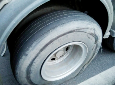 小明买了新车,小明买一辆车