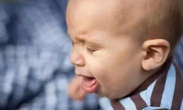食物卡住气管的正确救治方法,宝宝吃东西卡住的急救方法