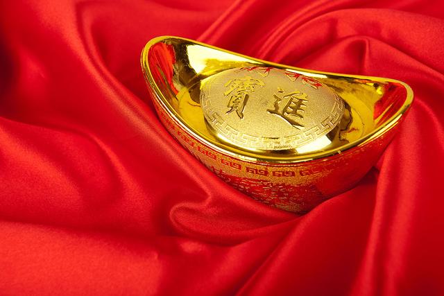 这三个生肖出生越贫苦日后越富足,这三大生肖赚钱能力强天生土豪