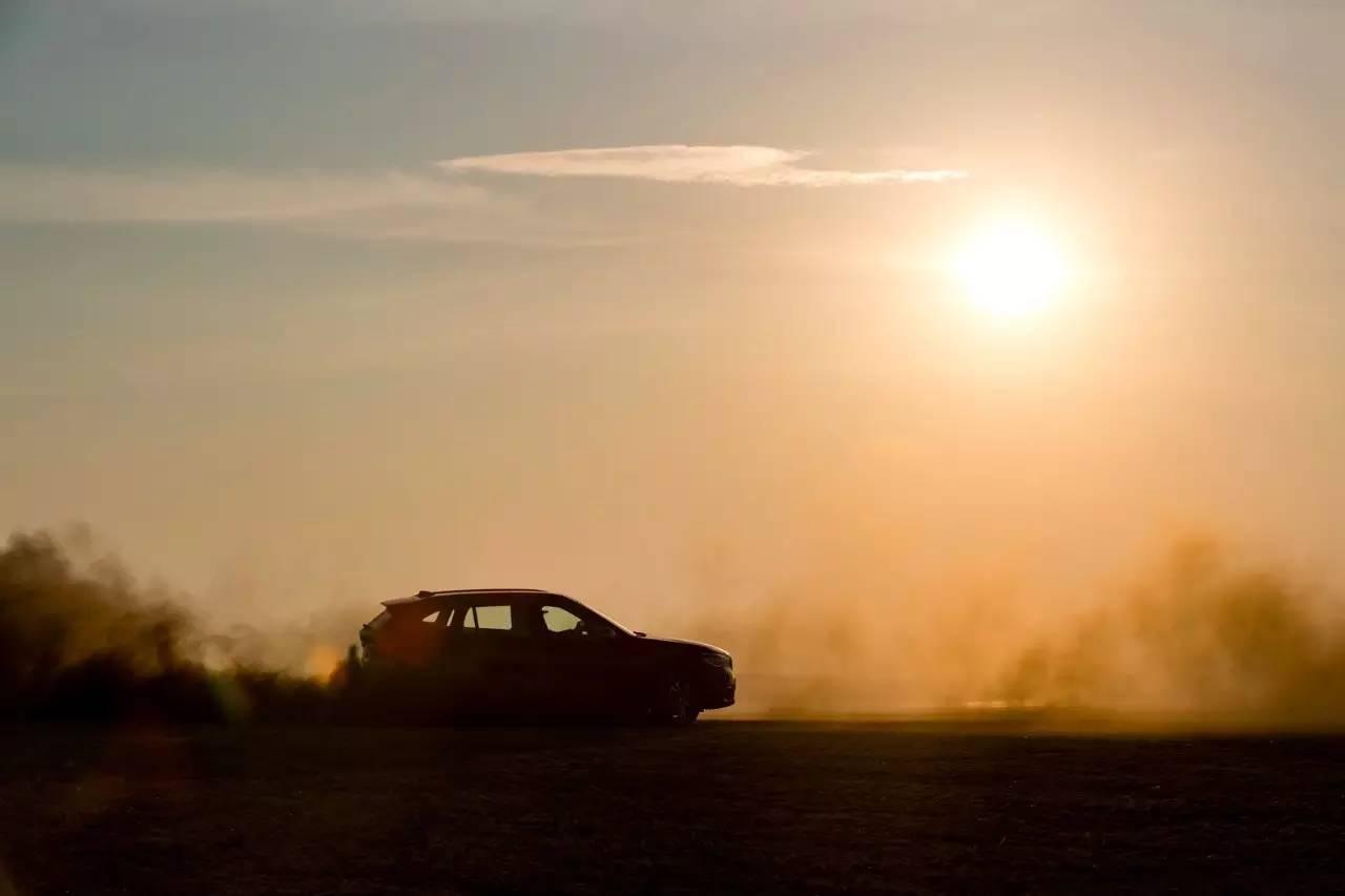 全新一代宝马x1试驾,海外版全新宝马x1新车试驾视频