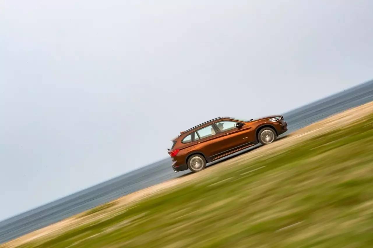 全新一代宝马x1试驾,海外版全新宝马x1新车试驾视频