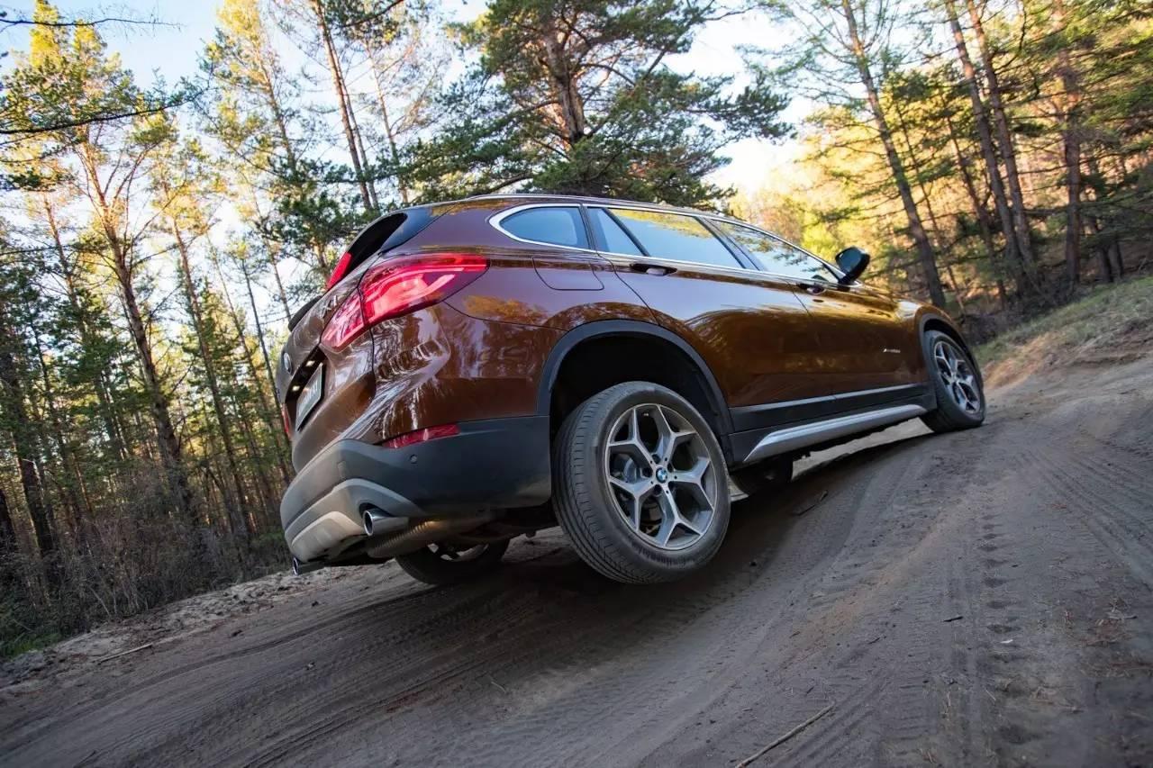 全新一代宝马x1试驾,海外版全新宝马x1新车试驾视频