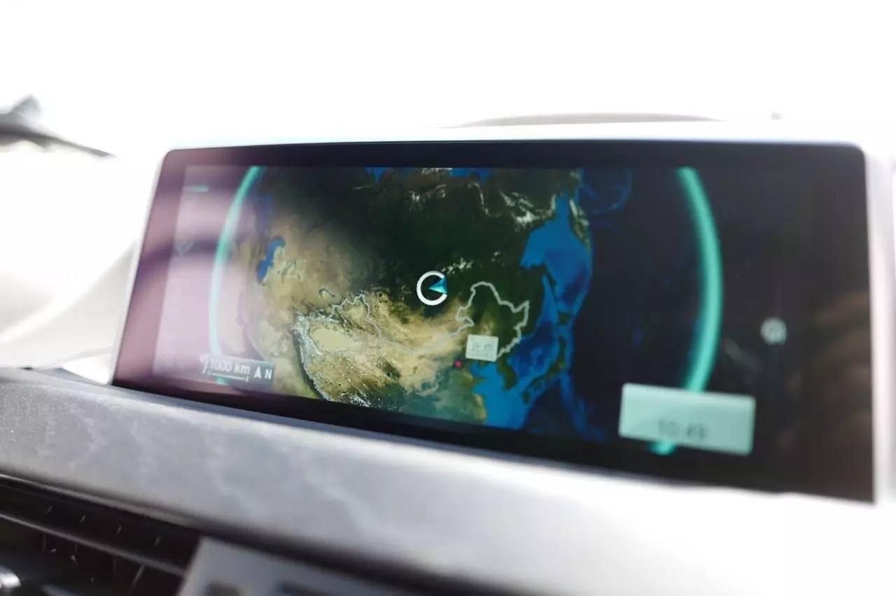 全新一代宝马x1试驾,海外版全新宝马x1新车试驾视频