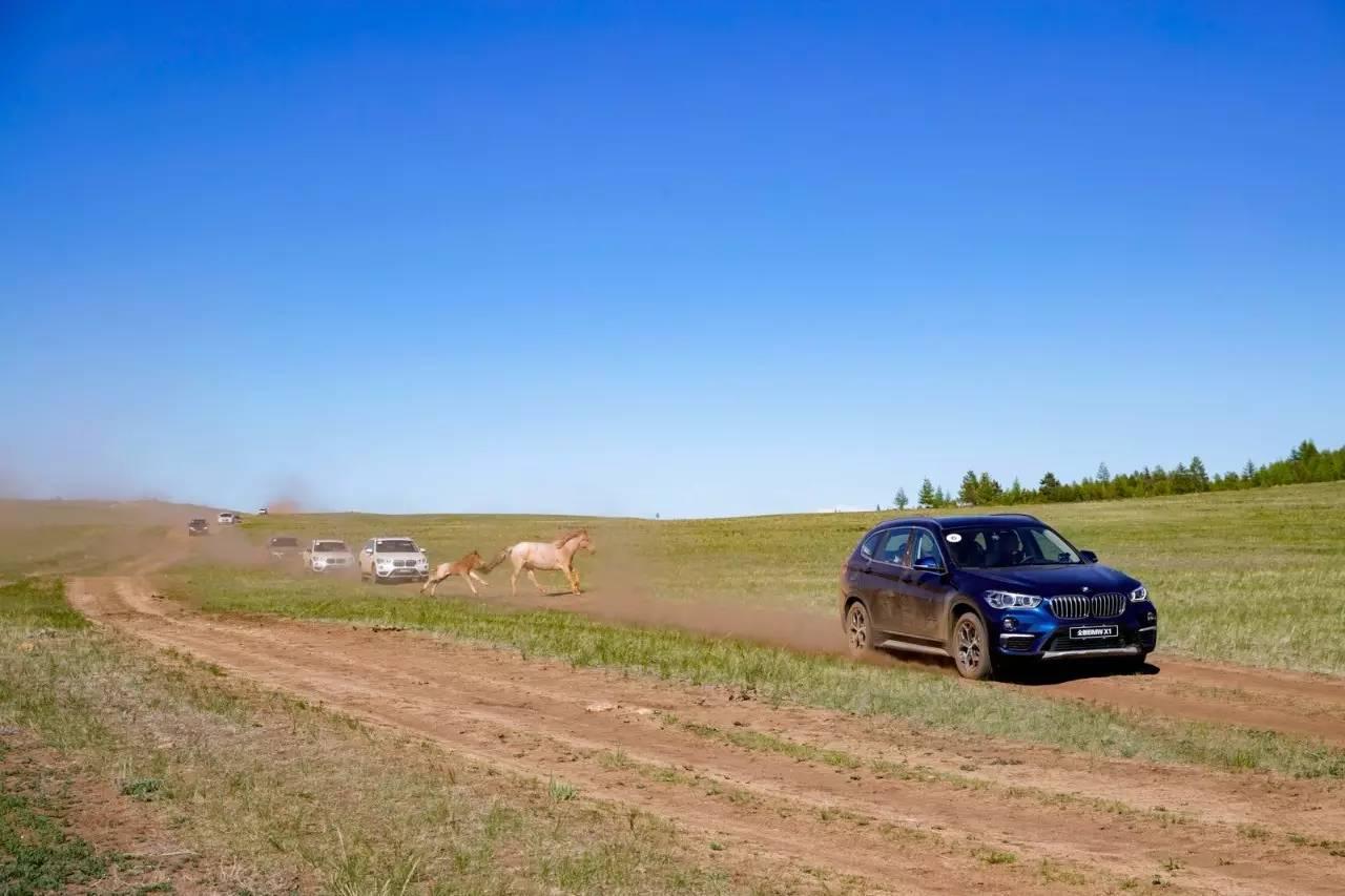 全新一代宝马x1试驾,海外版全新宝马x1新车试驾视频