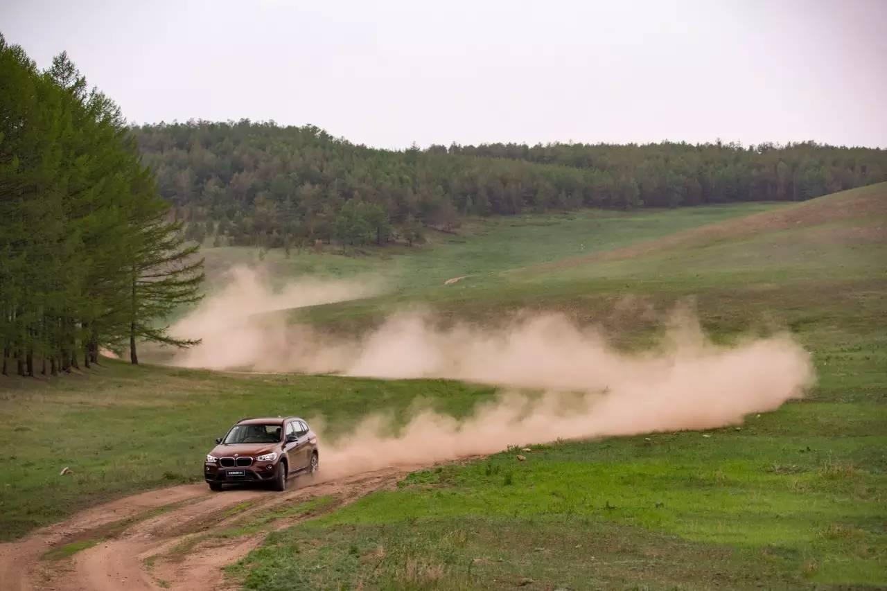 全新一代宝马x1试驾,海外版全新宝马x1新车试驾视频