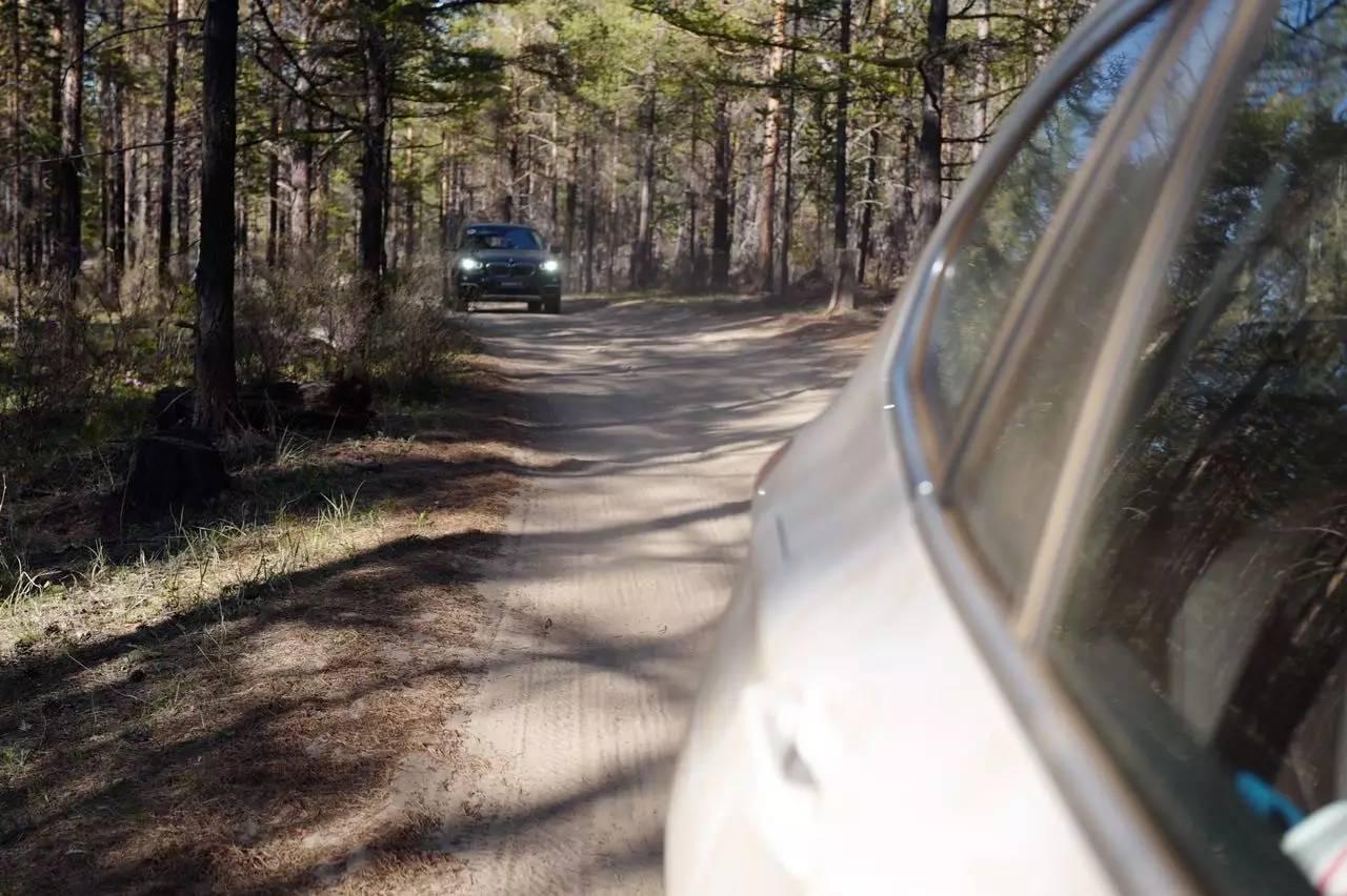 全新一代宝马x1试驾,海外版全新宝马x1新车试驾视频