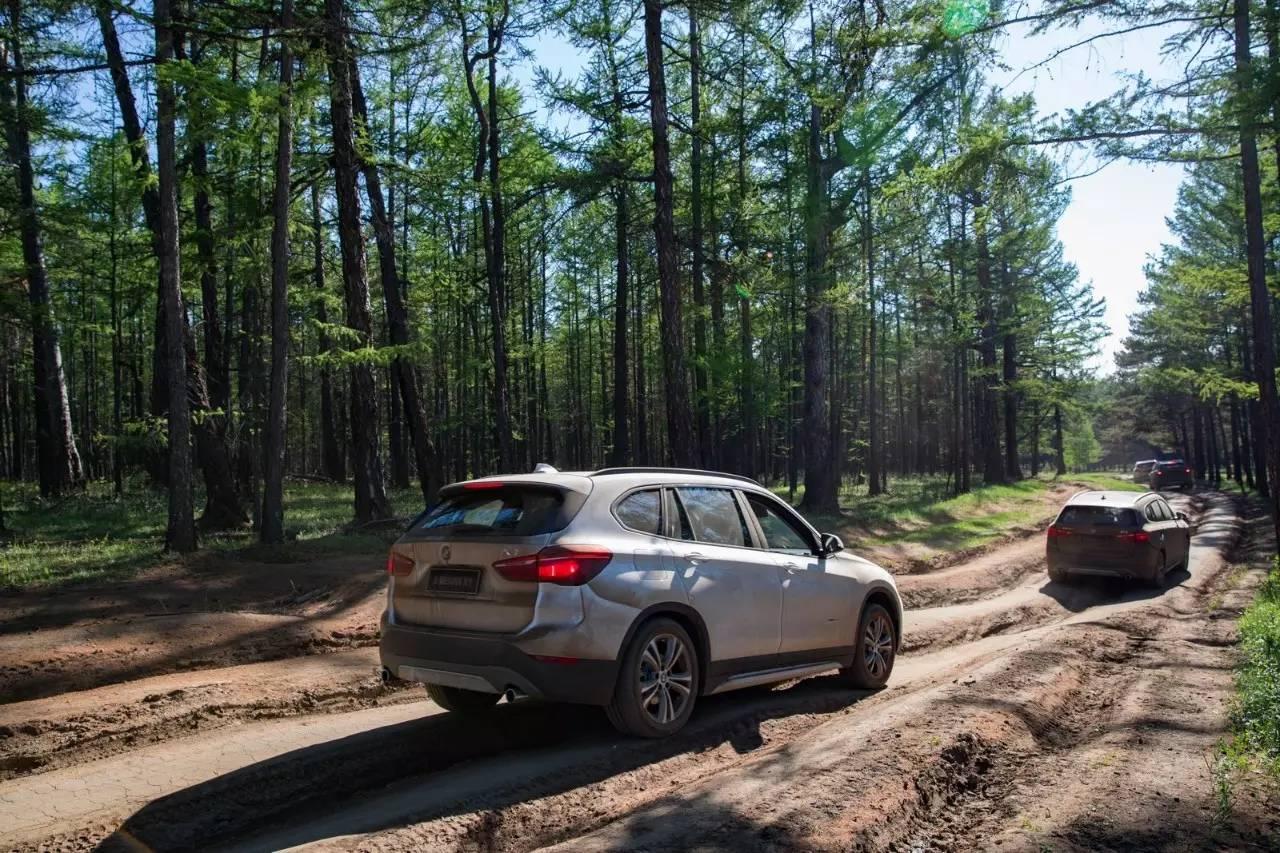 全新一代宝马x1试驾,海外版全新宝马x1新车试驾视频