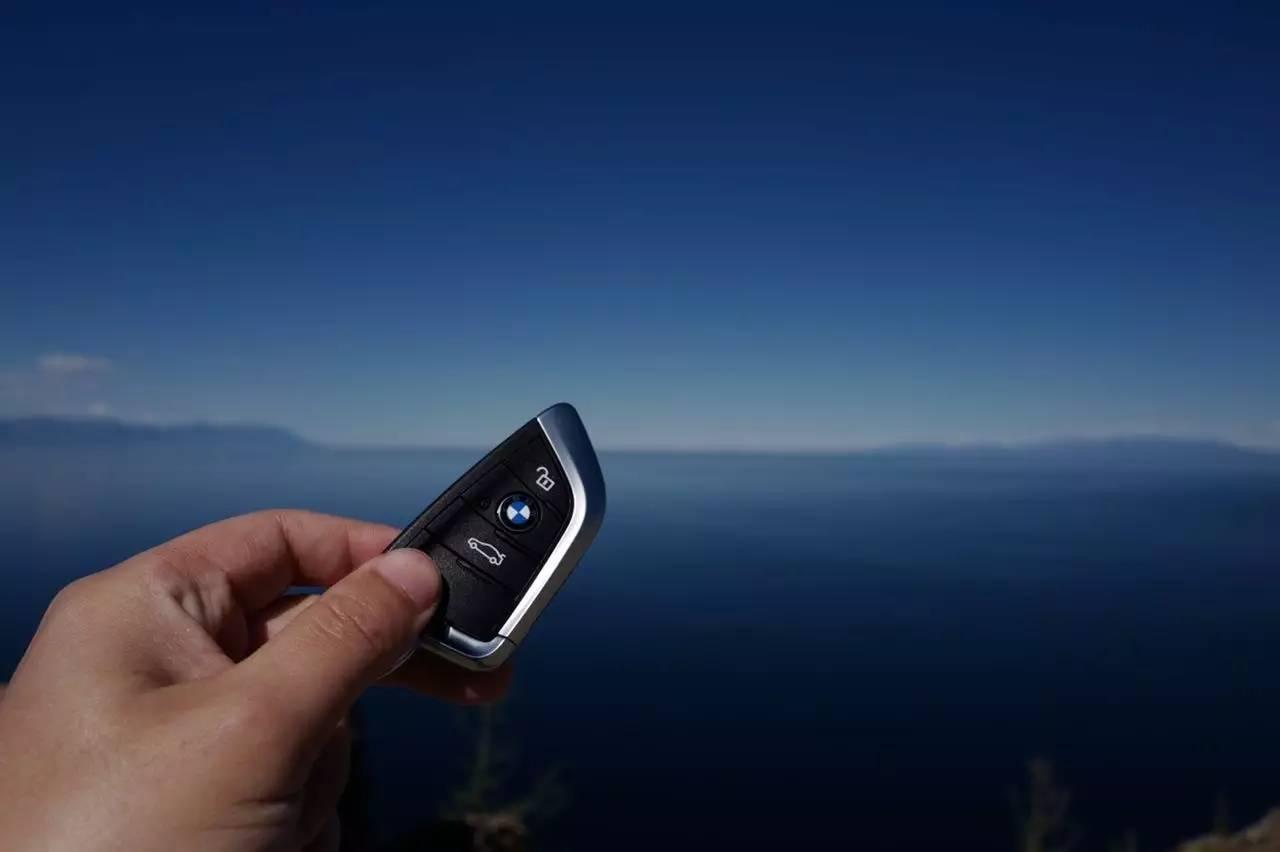 全新一代宝马x1试驾,海外版全新宝马x1新车试驾视频