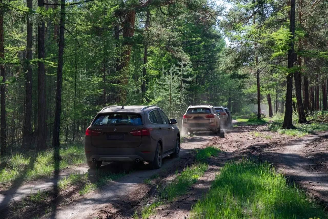 全新一代宝马x1试驾,海外版全新宝马x1新车试驾视频