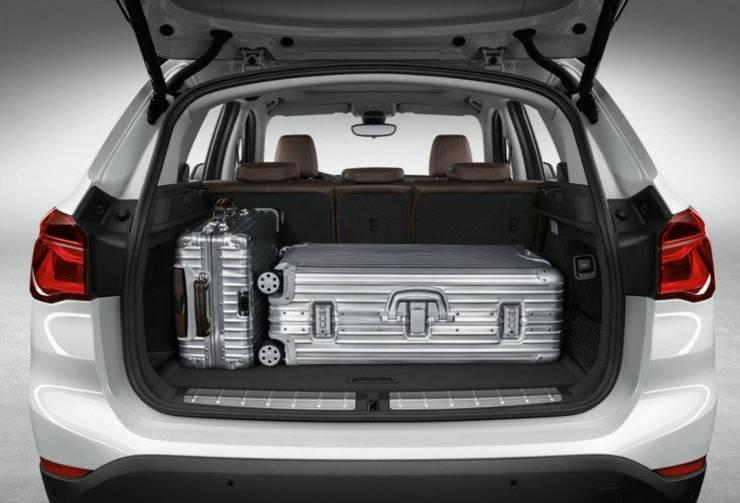 全新一代宝马x1试驾,海外版全新宝马x1新车试驾视频