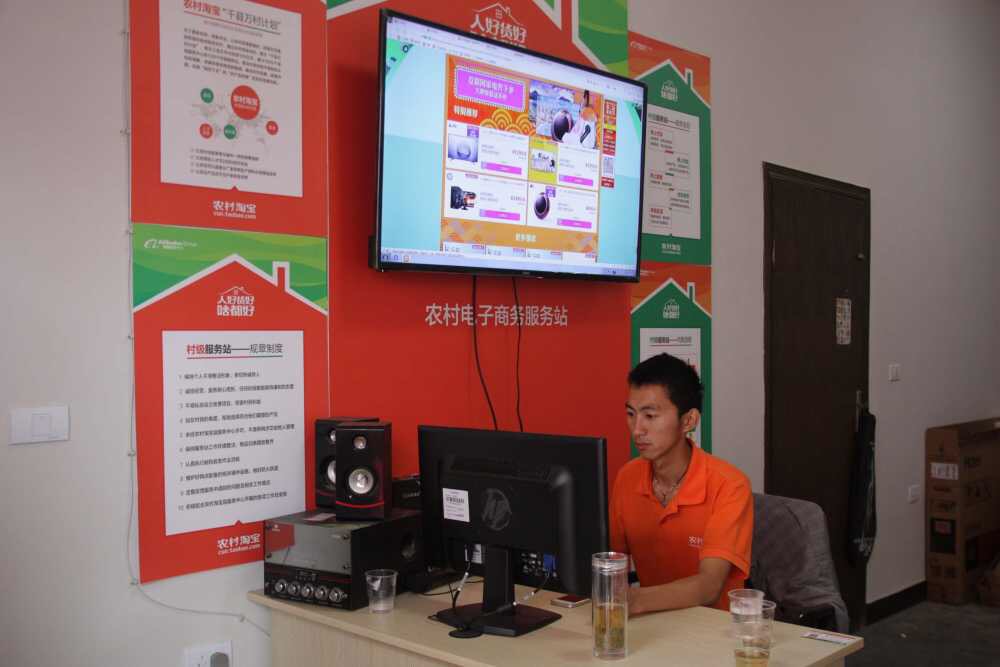 竹溪农村淘宝站为村民淘回第一辆小汽车