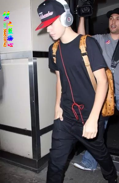 贾斯汀比伯戴头戴式耳机,比伯戴beats耳机