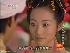 她年纪轻轻却与赵本山*祖英宋**平起平坐，背景身家壕到吓人被曝隐婚