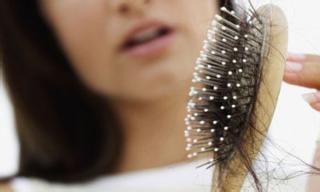 40岁女人脱发掉发严重是什么原因,女人经常掉发脱发是什么原因