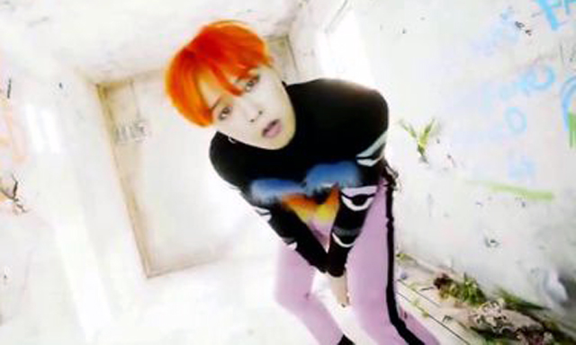 权志龙穿女款是要上天？一只来自意大利的小怪兽「FENDI」