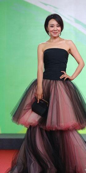 白玉兰奖颁奖典礼赵丽颖内场礼服,白玉兰奖颁奖典礼赵丽颖红毯照片