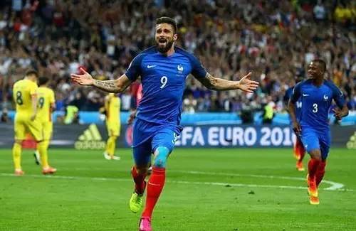 界外球接球晃了塔利斯卡,界外球跑到前场