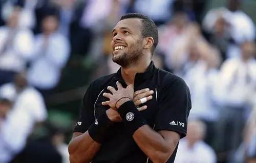 界外球接球晃了塔利斯卡,界外球跑到前场