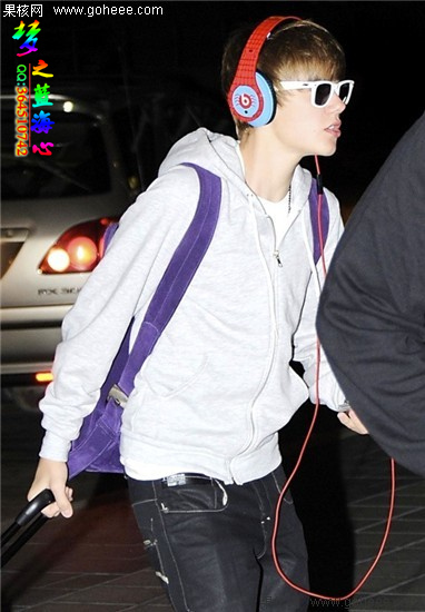 贾斯汀比伯戴头戴式耳机,比伯戴beats耳机