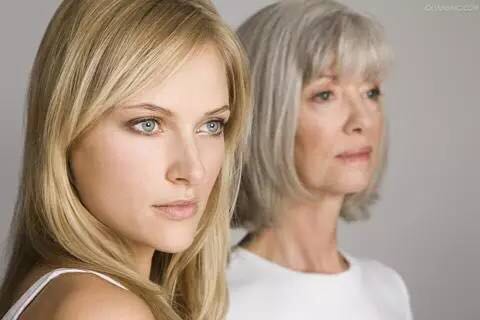 24岁抗衰老的护肤品,抗衰老取决于你梳妆台上的化妆品