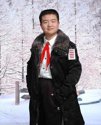 她年纪轻轻却与赵本山*祖英宋**平起平坐，背景身家壕到吓人被曝隐婚