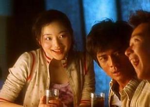 她年纪轻轻却与赵本山*祖英宋**平起平坐，背景身家壕到吓人被曝隐婚