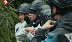 她年纪轻轻却与赵本山*祖英宋**平起平坐，背景身家壕到吓人被曝隐婚