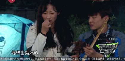 她年纪轻轻却与赵本山*祖英宋**平起平坐，背景身家壕到吓人被曝隐婚