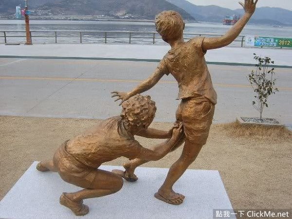 丧失!打嗝打不停吗?试试科学认证的好方法“手指插入菊花”!