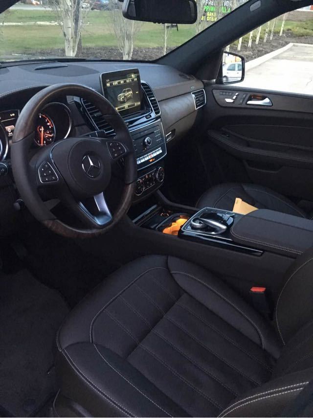 开着豪车奔驰gls450,十年车龄的奔驰gl450值得买吗