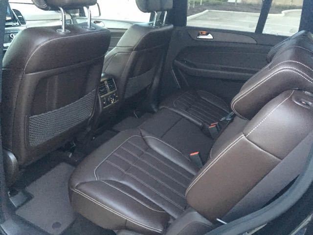 开着豪车奔驰gls450,十年车龄的奔驰gl450值得买吗