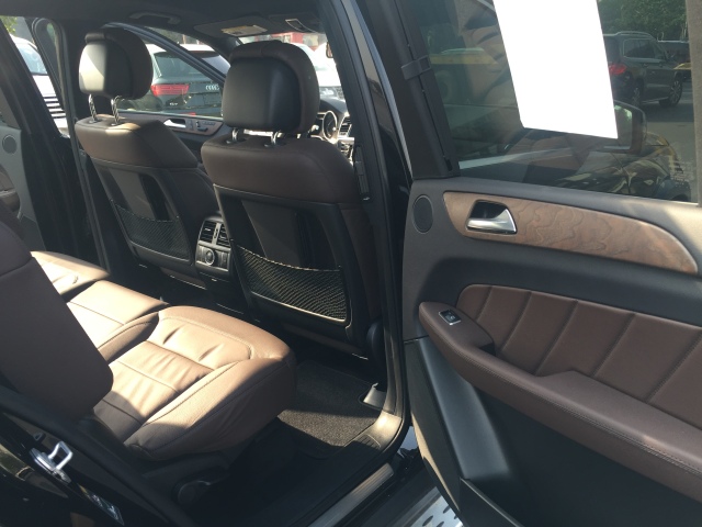 开着豪车奔驰gls450,十年车龄的奔驰gl450值得买吗