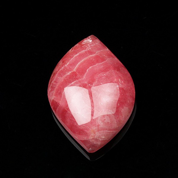 幸得玲珑配娇颜，美石晶莹春色眷——红纹石