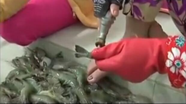 你吃的虾可能打了胶!简直令人发指,看吐了