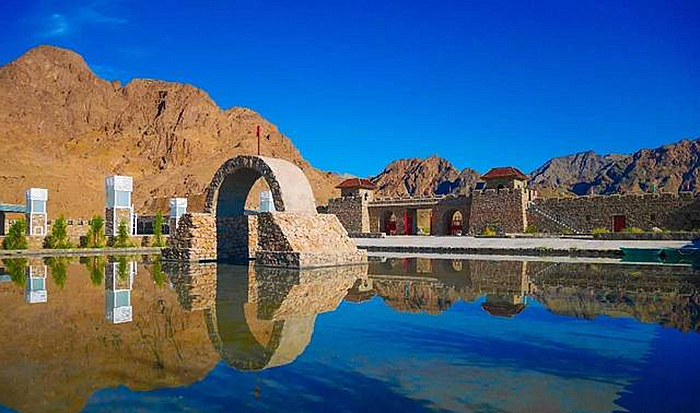 重回巴彦淖尔：八百里河套我用三天走过，十四年之痒我于一夕安放