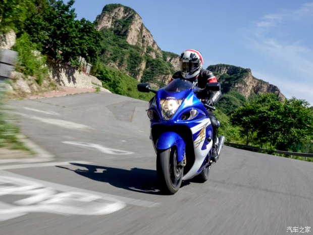 跨时代战神对话，铃木隼VS宝马S1000RR