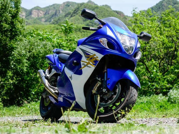 跨时代战神对话，铃木隼VS宝马S1000RR