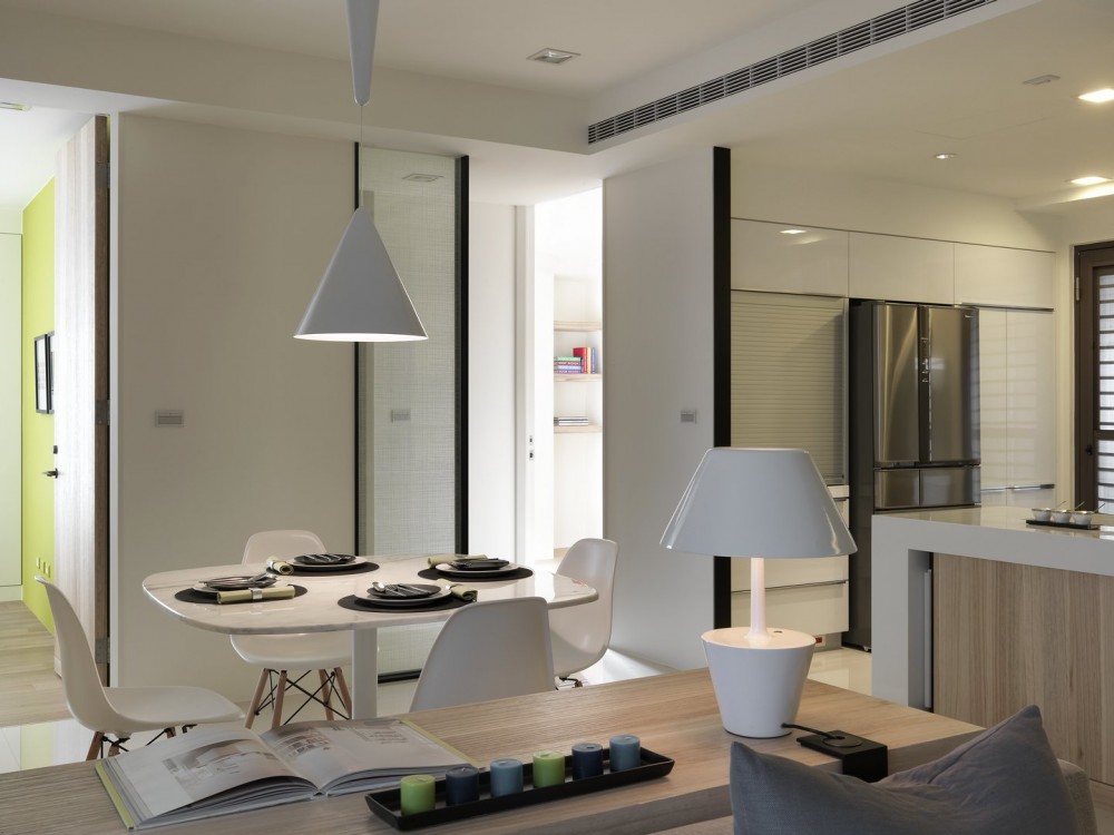 白乳胶能粘马桶底边吗,白乳胶是用来粘什么材料的