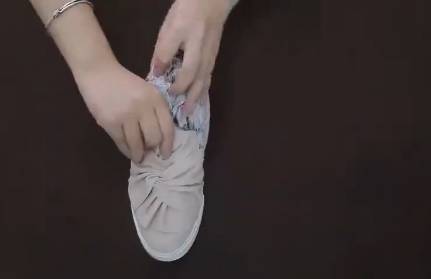 夏天的凉鞋穿着磨脚怎么办,夏天凉鞋磨脚怎么修补