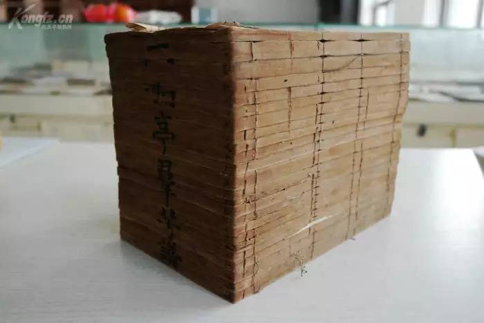 碧杜红蘅男紫女青丨明版《二如亭群芳譜》两函二十四册全