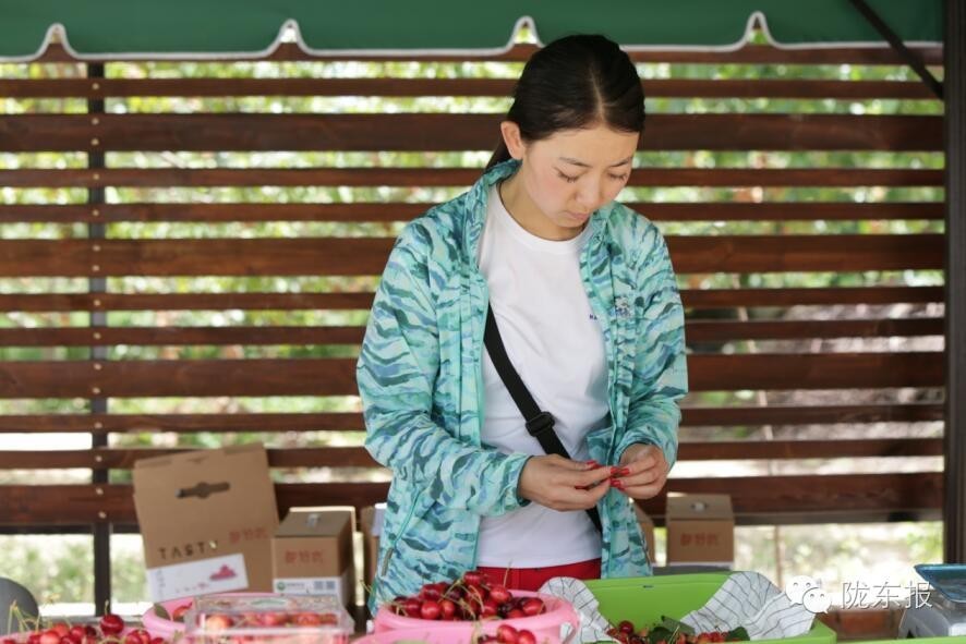 惊呆樱桃红了,美女盛情邀请,你是约呢,约呢,还是约呢!