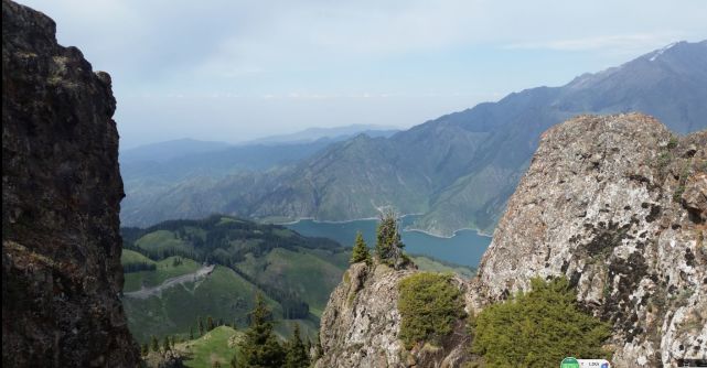 一景一日能观四季：天山“瑶池”是怎样的美轮美奂