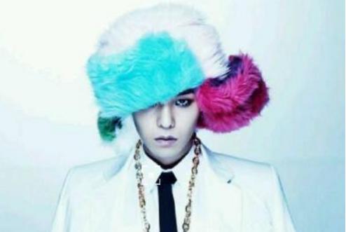 权志龙穿女款是要上天？一只来自意大利的小怪兽「FENDI」